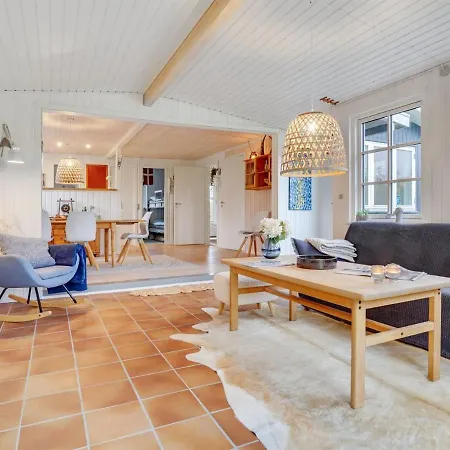 Vakantiehuis Maybrit - 50m From The Sea By Interhome Assens