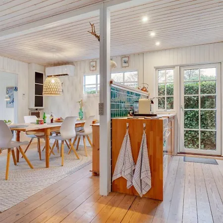 Vakantiehuis Maybrit - 50m From The Sea By Interhome