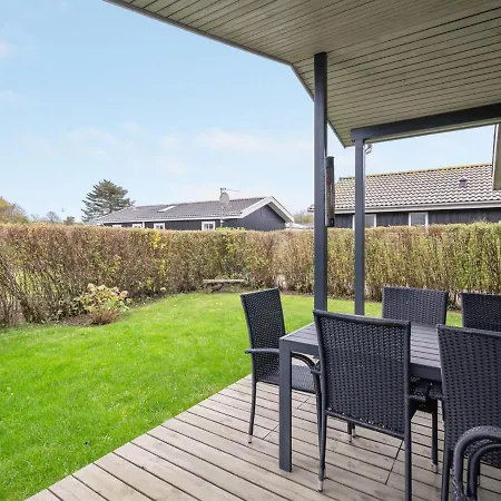 Maybrit - 50m From The Sea By Interhome